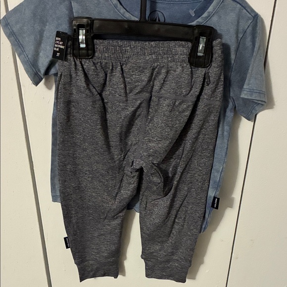 Volcom 2T set - Picture 4 of 8